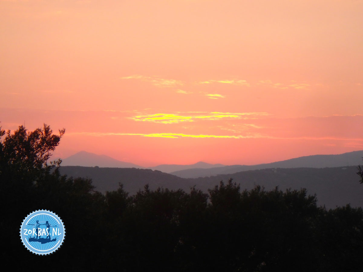 Vroeg in de morgen is wandelen geweldig, de zon de lucht alles is fris