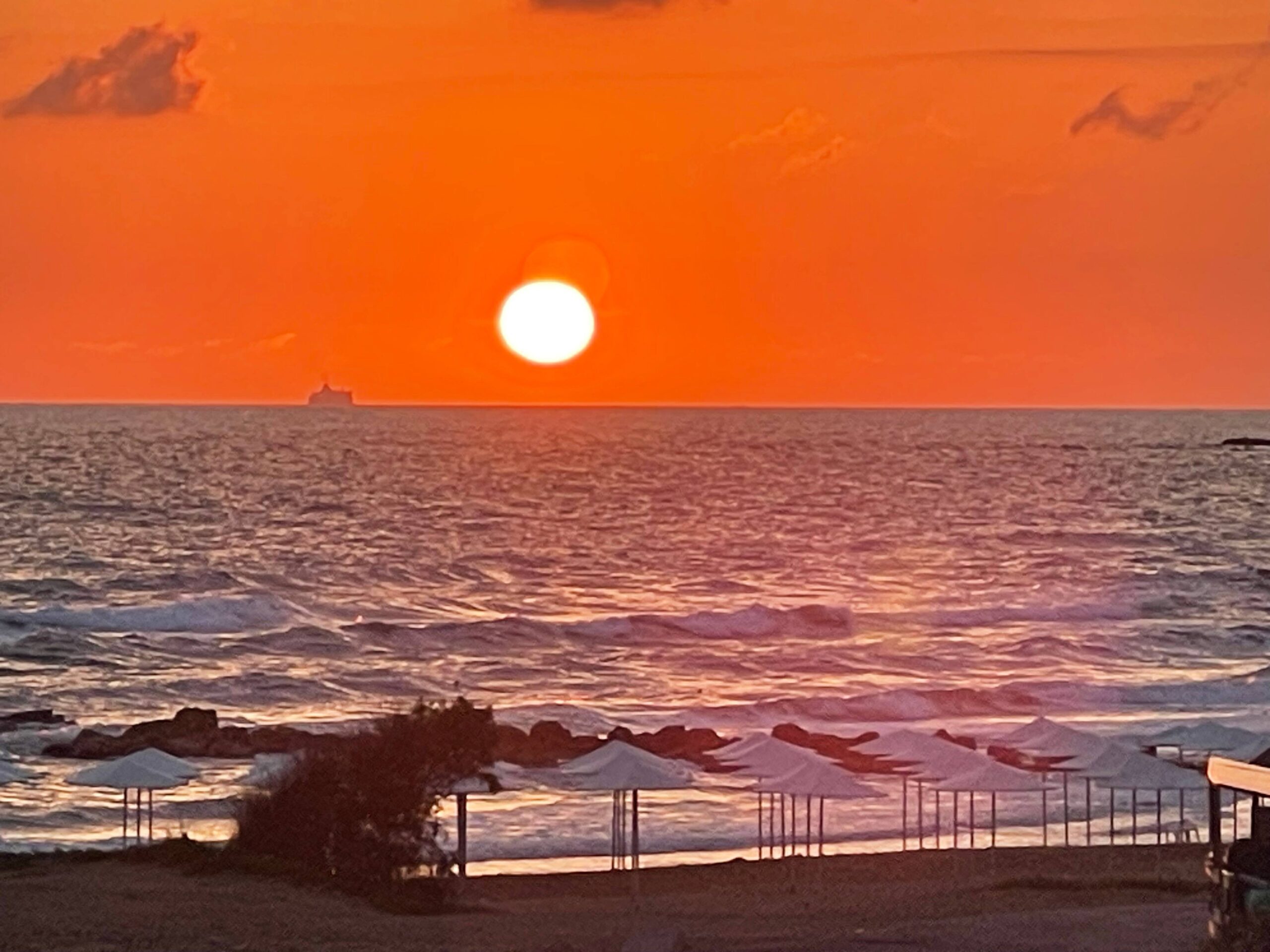 einde van een actieve dag op Kreta... nu relaxen en kijken naar de zon die indergaat