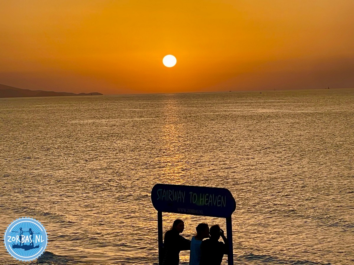 Goedkoop vliegen naar Kreta met Zorbas Island: Jouw complete vakantie
Het plannen van een vakantie kan tijdrovend zijn, vooral het vinden van goedkope tickets. Gelukkig hoef je dat niet zelf te doen! Wij verzorgen je verblijf en vlucht in één scherpe prijs. Wij zoeken alles voor je uit, van de beste vliegtickets vanaf jouw favoriete luchthaven tot het perfecte appartement in Kokkini Hani. Dit is vaak een stuk goedkoper dan je denkt. Vraag nu een vrijblijvende offerte op maat aan voor de zomermaanden of de periode daarna, en wij regelen jouw reis van boardingpass tot strandbedje!