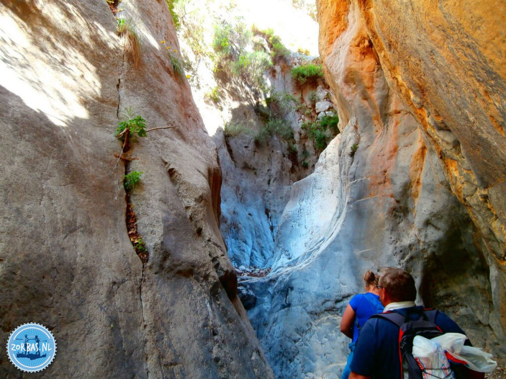 De lange Kritsa kloof gaat via het dorp Tapes