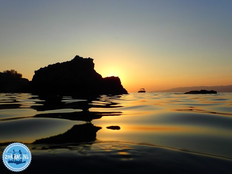 Ontdek de mooiste zonsondergang van Kreta bij Zorbas Island