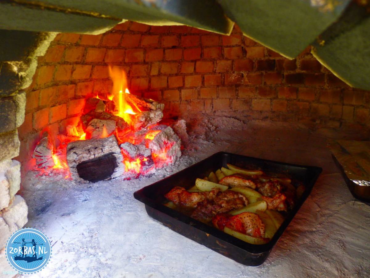 De zon laat zich volop zien! Met een zachte bries en temperaturen rond de 22 graden is het heerlijk toeven aan de kust. Pak een terrasje en kom alvast helemaal in de vakantiestemming.