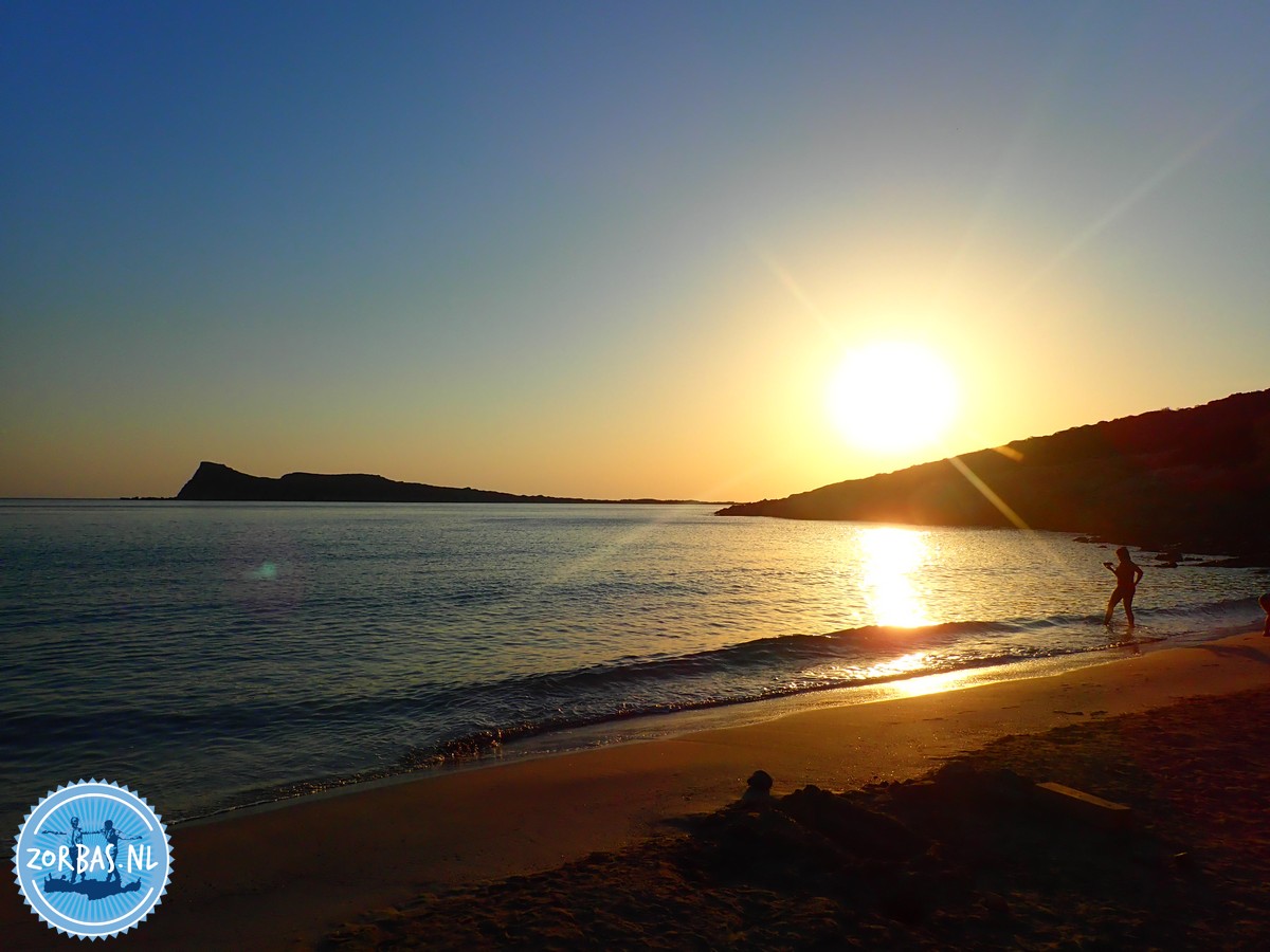 De eerste zomerse stralen. Met temperaturen tot wel 24 graden is het officieel: de zomer is vroeg begonnen in Kokkini Hani. Geniet van het heerlijke voorjaarszonnetje op ons terras met uitzicht over de Egeïsche Zee.