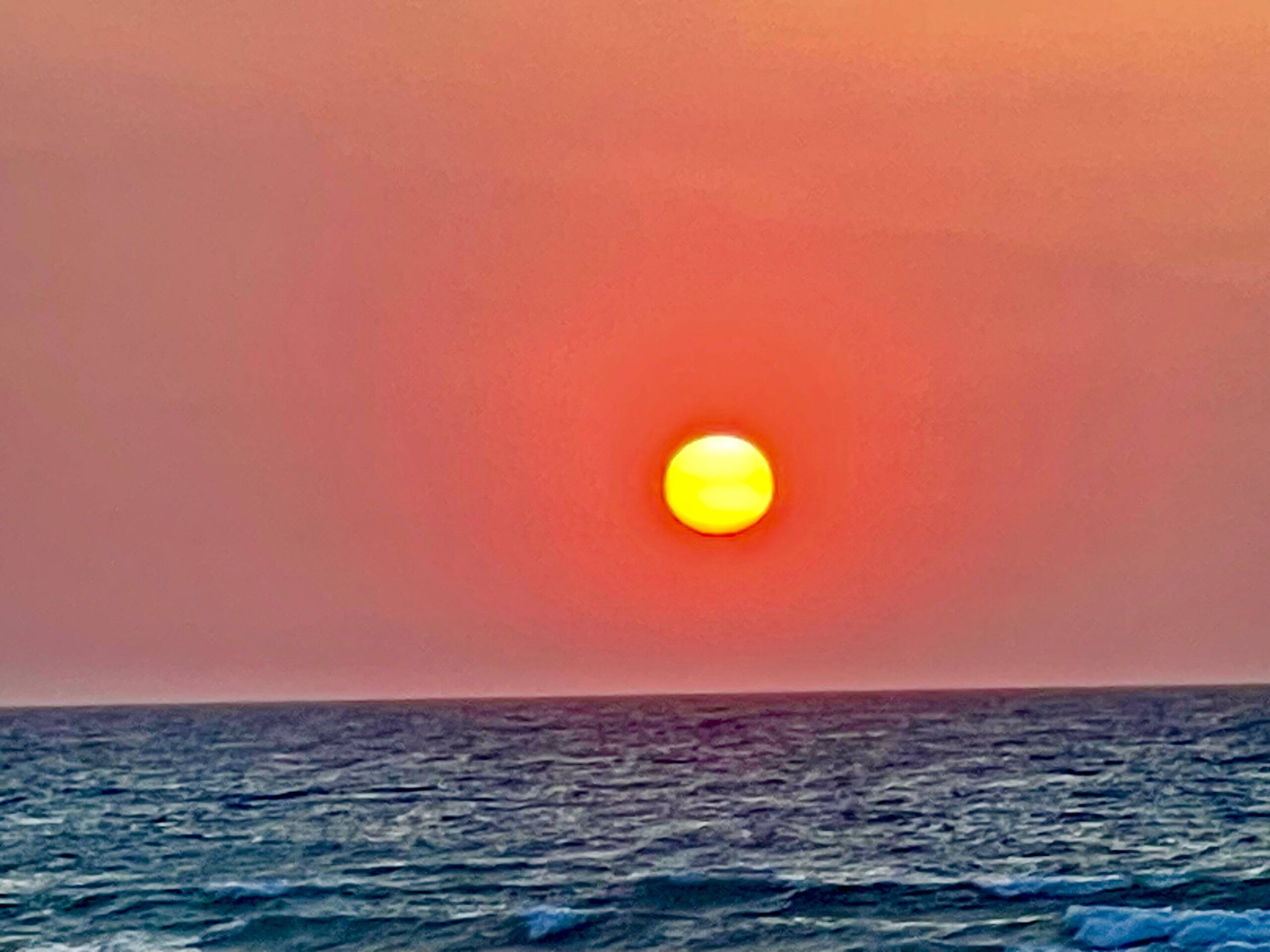 Het weer op Zorbas Island blijft de komende 10 dagen stabiel zomers. De dagtemperatuur stabiliseert zich rond de 30 graden, terwijl de nachttemperaturen eveneens hoog blijven.