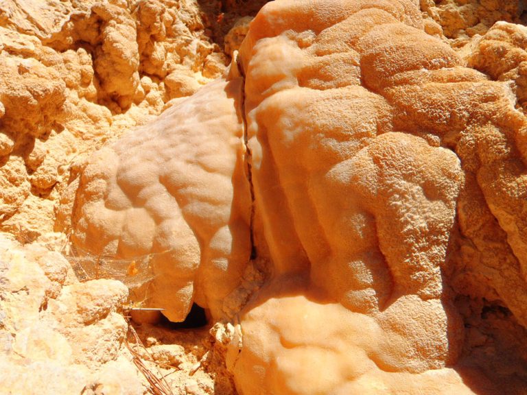 lava en geologie in de buurt van Kokkini hani