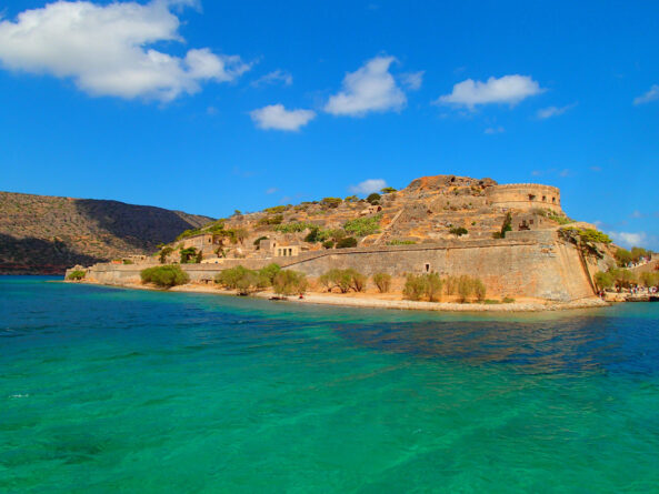 wandelen langs het eiland spinalonga op Kreta vlakbij Plakka en Elounda ook wel Elounta