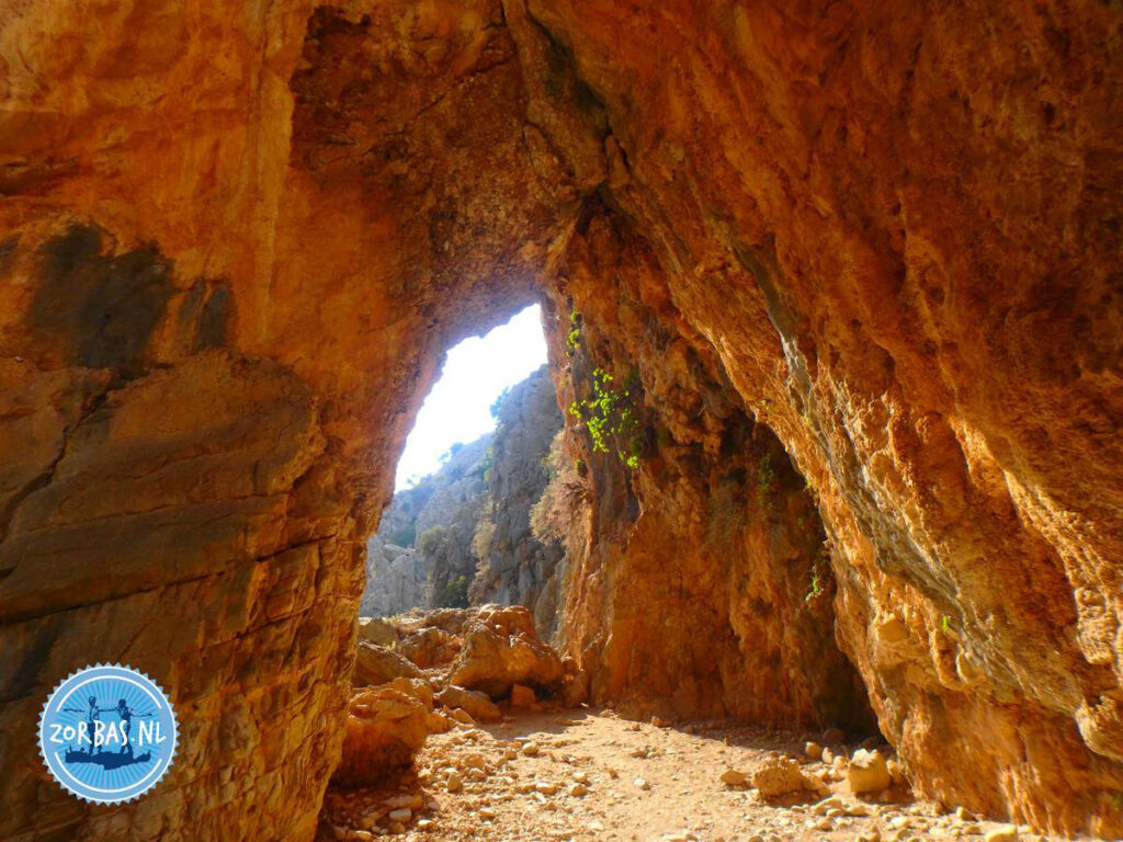 wandelen door de poort van de imbros kloof in zuid west Kreta