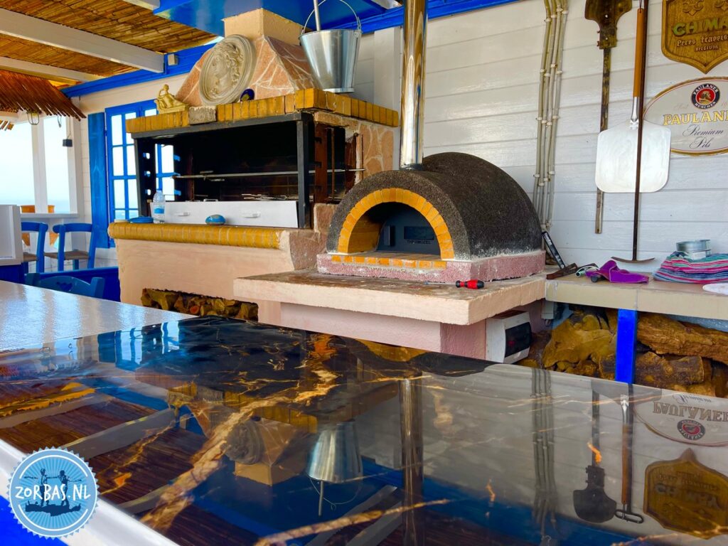 Het grill huis op zorbas island elke zaterdag en zondag lekker culianair in Kokkini hani Kreta