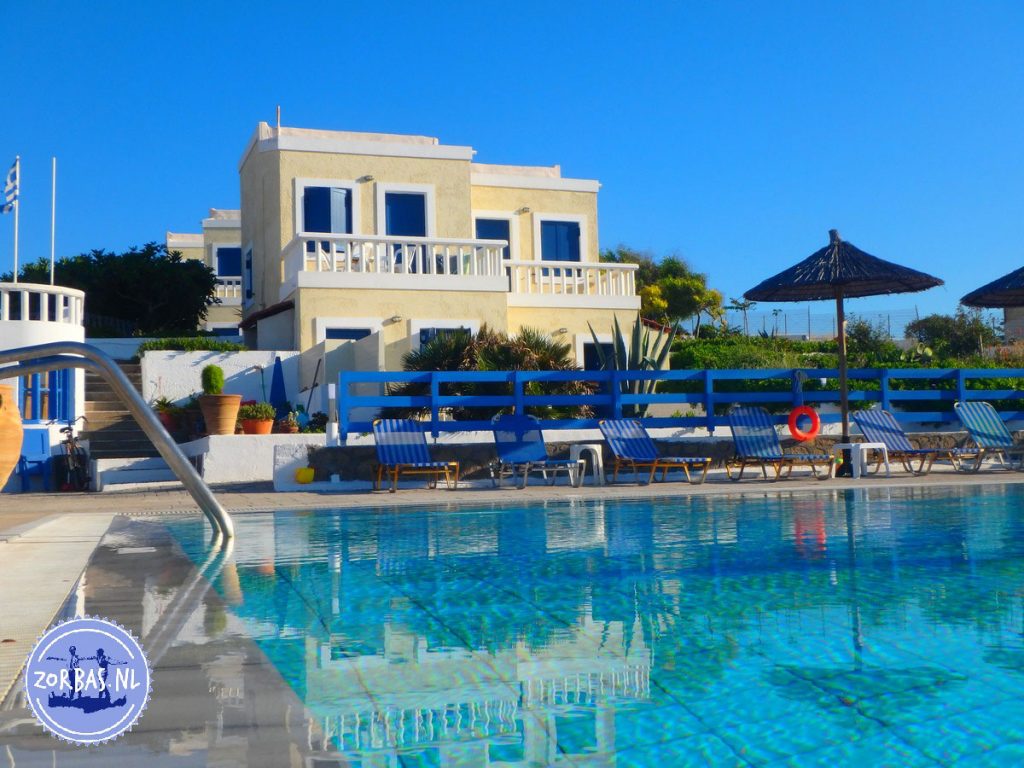 Zorbas Island in Kokkini Hani (Kreta) staat bekend als een zeer leuke, sfeervolle en kleinschalige vakantiebestemming, vaak omschreven als een "warm bad". Gasten waarderen de directe ligging aan het rustige strand, het vriendelijke personeel, het heerlijke (verse) eten en de diverse georganiseerde activiteiten zoals wandelen, koken en snorkelen.