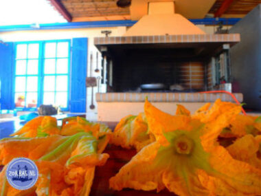 Op Zorbas Island kun je uitstekend genieten van de Griekse keuken. De taverne en het restaurant staan bekend om hun gastvrijheid en de authentieke sfeer.