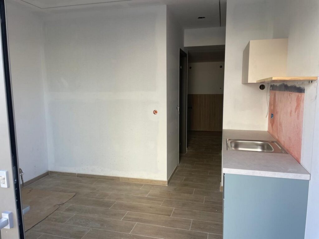 De keuken in de appartementen in aanbouw
