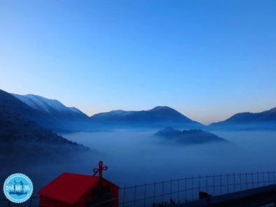 vroeg in de morgen wandelen op Kreta, mooi weer erbij maar was koud in de morgen