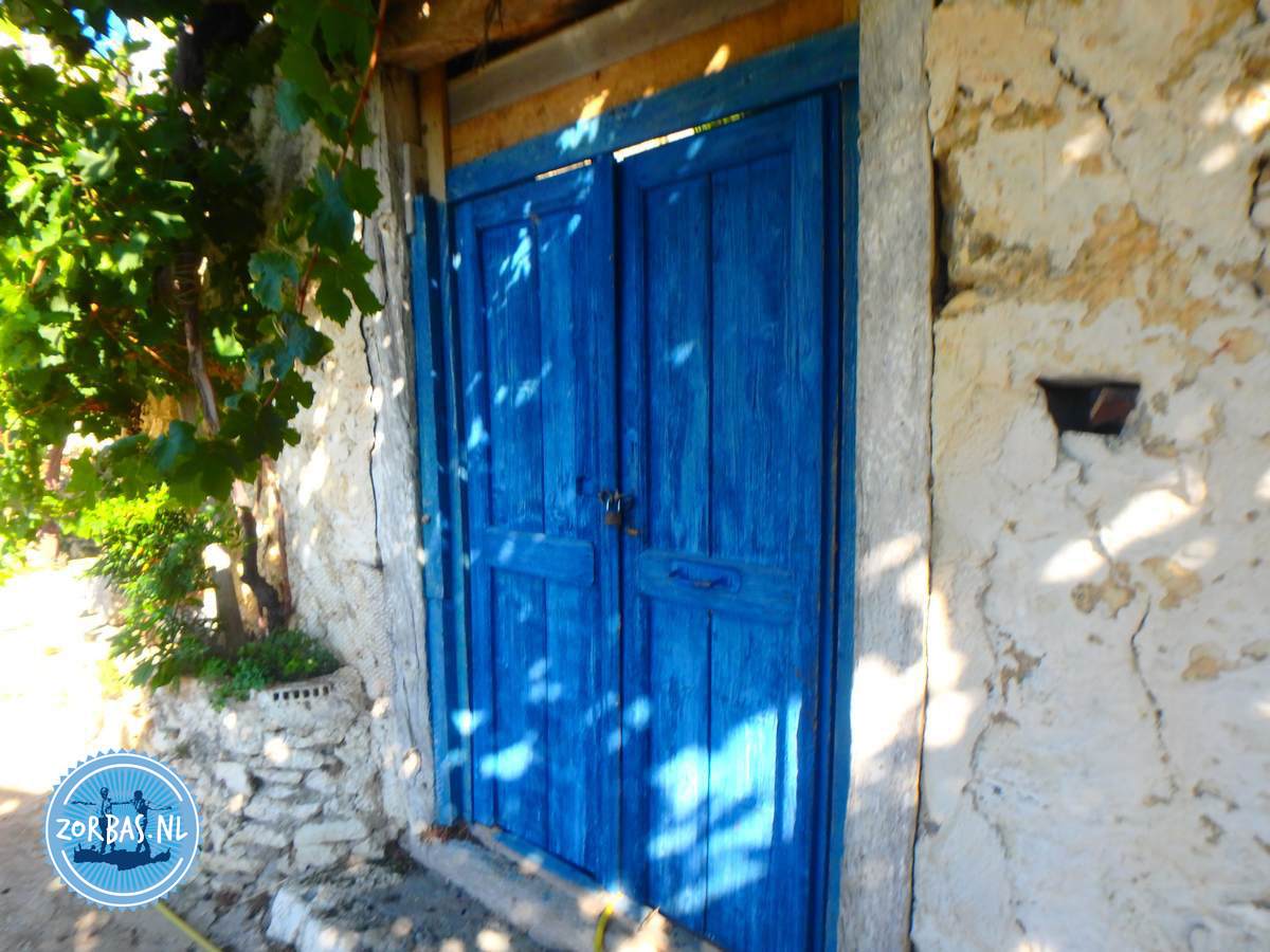 Sun, sea, Zorbas. We predict lovely holiday weather for the coming week. A clear blue sky with the occasional very faint cloud for appearances' sake. The ideal start to the season!