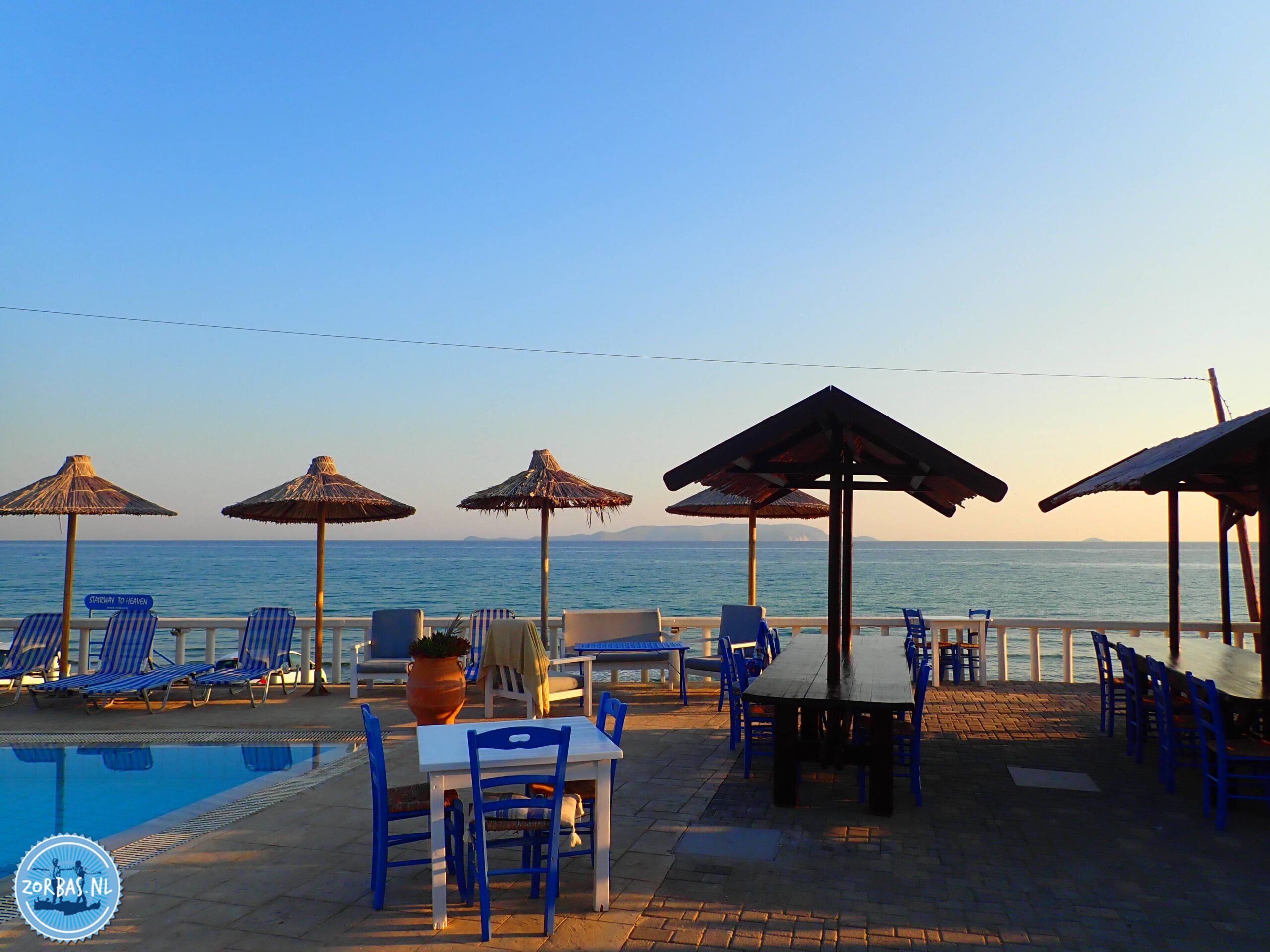 The ultimate spring feeling. Enjoy the best that spring on Crete has to offer this week. In Kokkini Hani, temperatures climb to a lovely 21°C. The sun is shining brightly, making it the perfect week for a relaxing walk along the coast or a first drink on a sunny terrace.