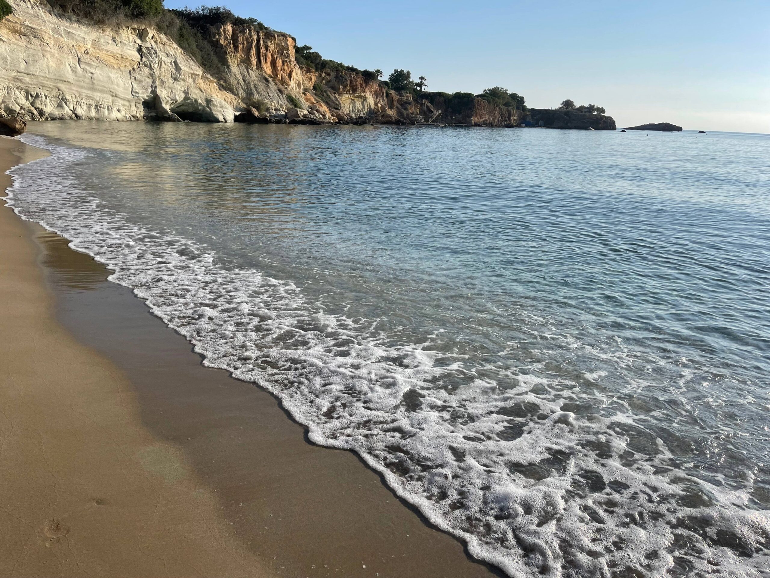 Het voorjaar op Kreta is op z'n best! De komende week tikken we temperaturen aan tussen de 26 en 29 graden. Het is de hele week onbewolkt, dus overdag is het heerlijk zonnen en 's avonds sluiten we de dag af met een adembenemend mooie zonsondergang. De Griekse zomer begint vroeg dit jaar bij Zorbas Island!