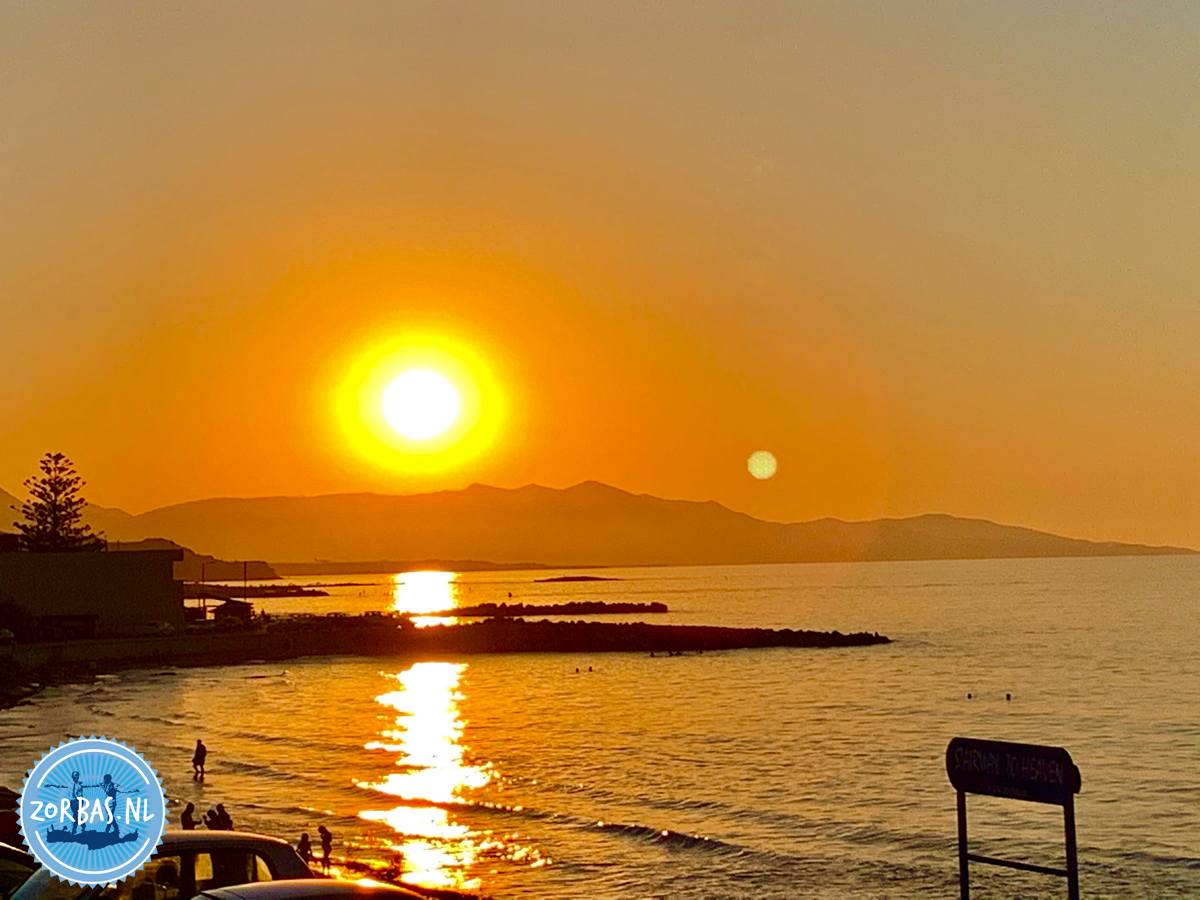 Warm en zonnig in Kokkini Hani! Verwacht deze week heerlijk zomerweer met temperaturen rond de 30-31°C. De matige bries vanuit het noordwesten maakt de zomerdagen aan de Egeïsche Zee absoluut perfect.