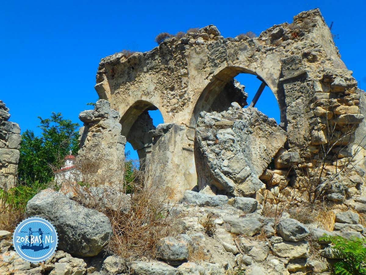 5 juli 2026 Het weer op Zorbas Island is deze week zonovergoten. Het kwik stijgt dagelijks naar een comfortabele 30 graden, terwijl de wind uit het noordwesten voor de nodige verkoeling van zee zorgt. De nachttemperatuur blijft steken op een milde 21 graden.